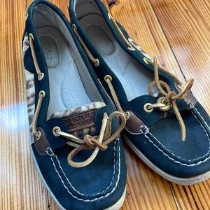 Gorgeous black and cheetah sperrys!